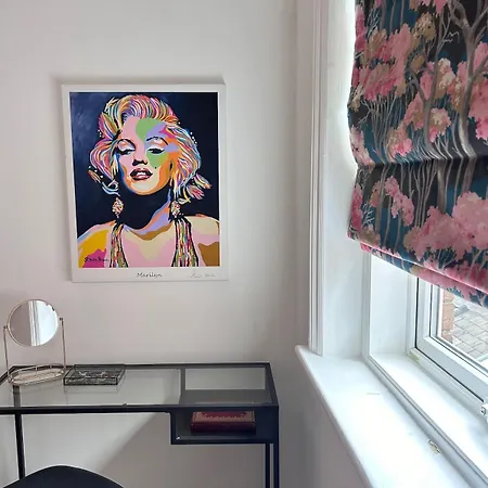 No 6 - Luxury Dog Friendly House