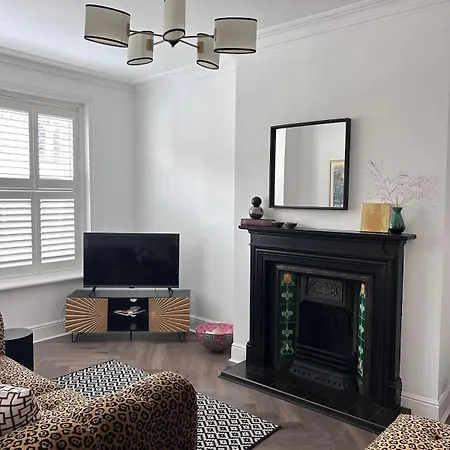 No 6 - Luxury Dog Friendly House Prázdninový dům