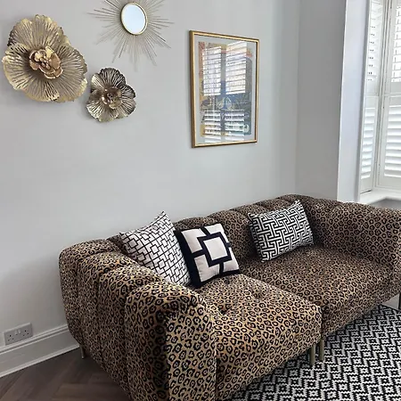 No 6 - Luxury House - 10 Mins Walk Into Harrogate